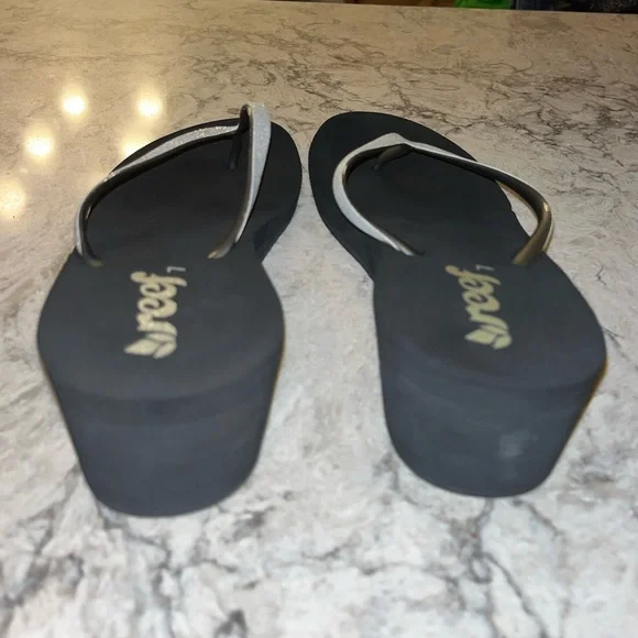 Reef Women’s Krystal Star Wedge Black Silver Thong Sandals Flip Flop Size 7 EUC - Picture 2 of 6